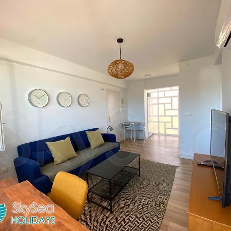 Апартаменты Skyseaholidays Centro *